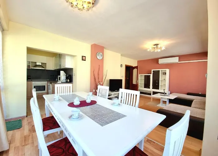 Sunny View - Seaside With Garage בורגאס